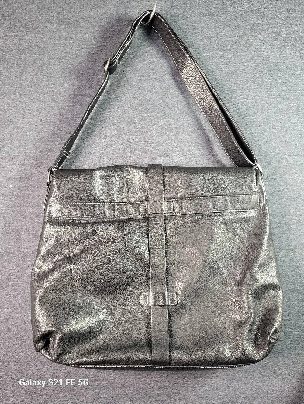 Kenneth Cole Classic Black Leather Messenger Bag with Adjustable Strap